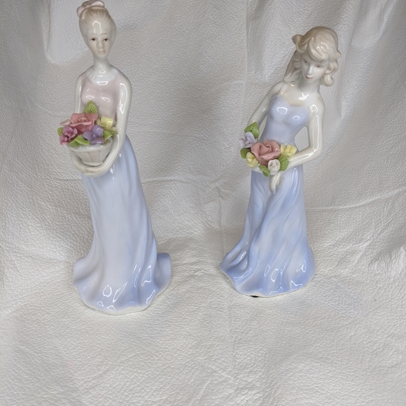 Unbranded Other - 2 Ceramic Maidens With Flowers